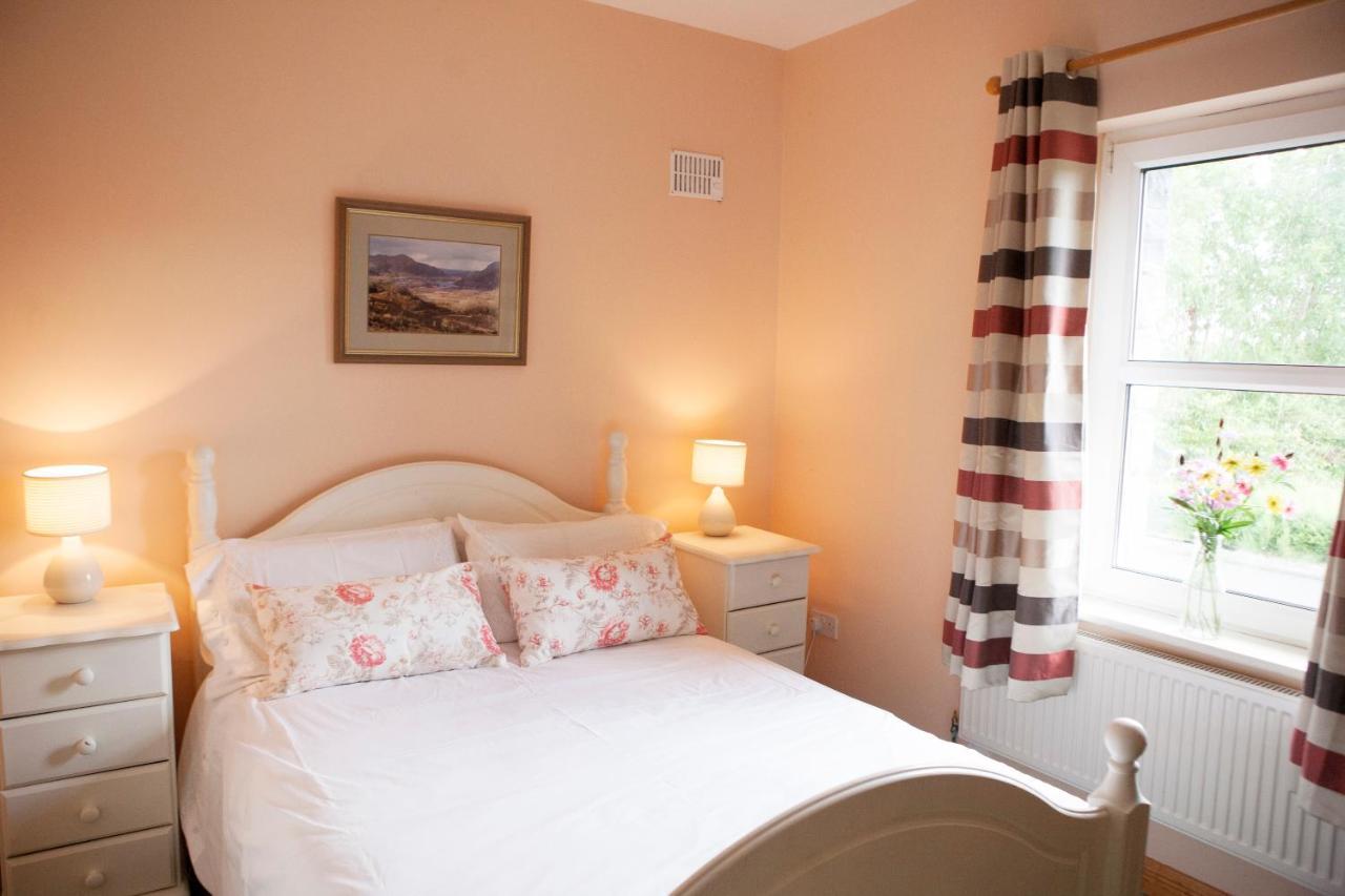Inviting 4-Bed House In Strokestown Villa Exterior foto