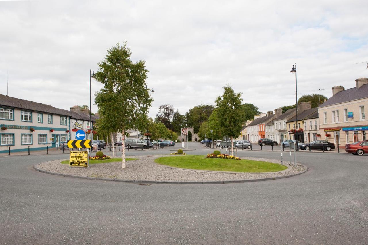 Inviting 4-Bed House In Strokestown Villa Exterior foto